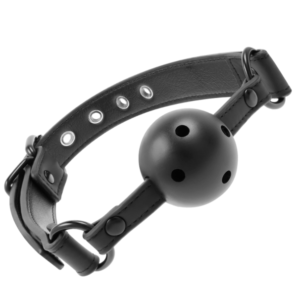 Ballgag Fetish Submissive met ademgaatjes en verstelbare band