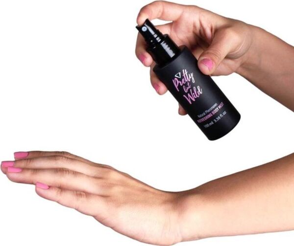 Body mist Secret Play Pretty But Wild in de sprayverpakking van 100 ml