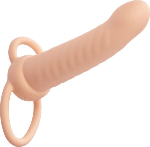 Dubbele penetrator CalExotics Performance Maxx Ribbed Dual Penetrator in de kleur ivoor, met scrotumring