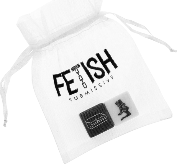 Fetish Submissive erotische dobbelstenen, een witte en een zwarte, naast het satijnen zakje